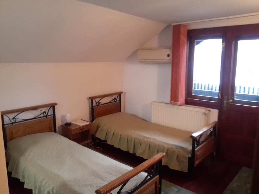 Pensiunea Doina & Jeno Târgu-Mureş Kamer foto